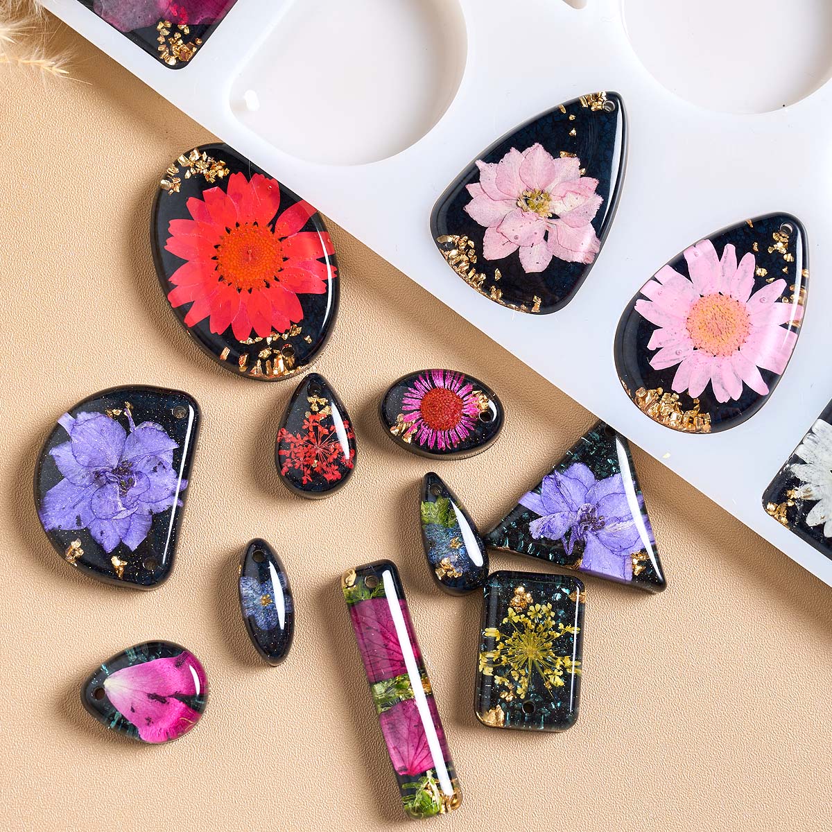 Time Stone Pendant Silicone Mo - مراجعة Resin Art A Keychain وسعره