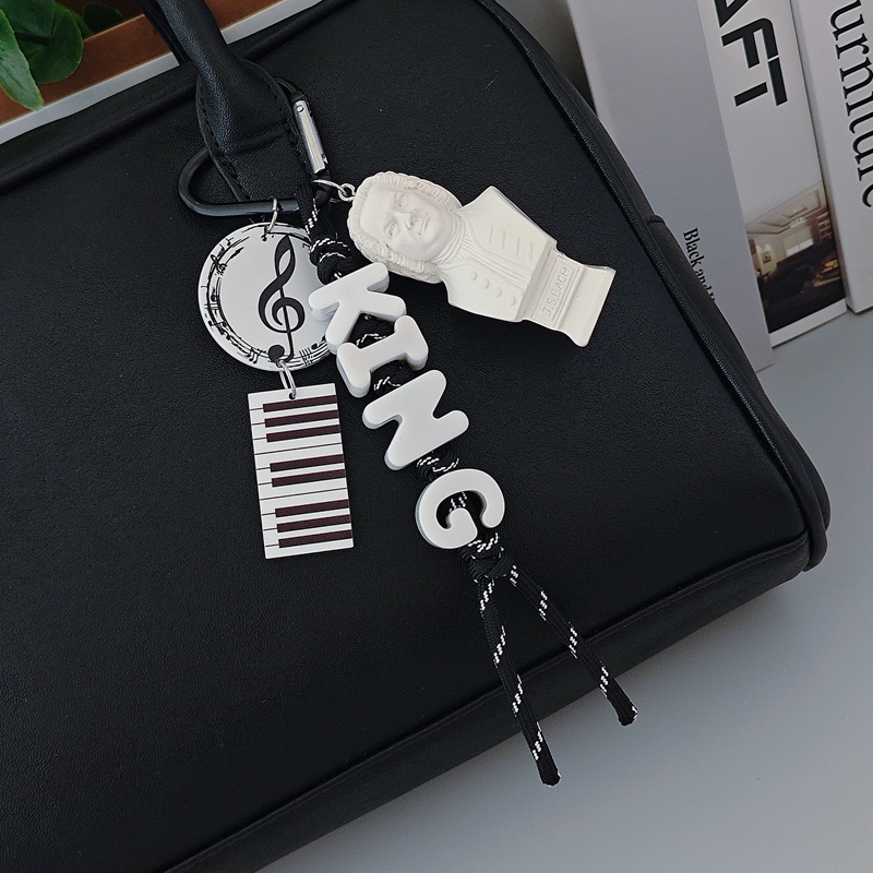 Art Student Music Lover Chopin - مراجعة Resin Art Letter Keychain وسعره