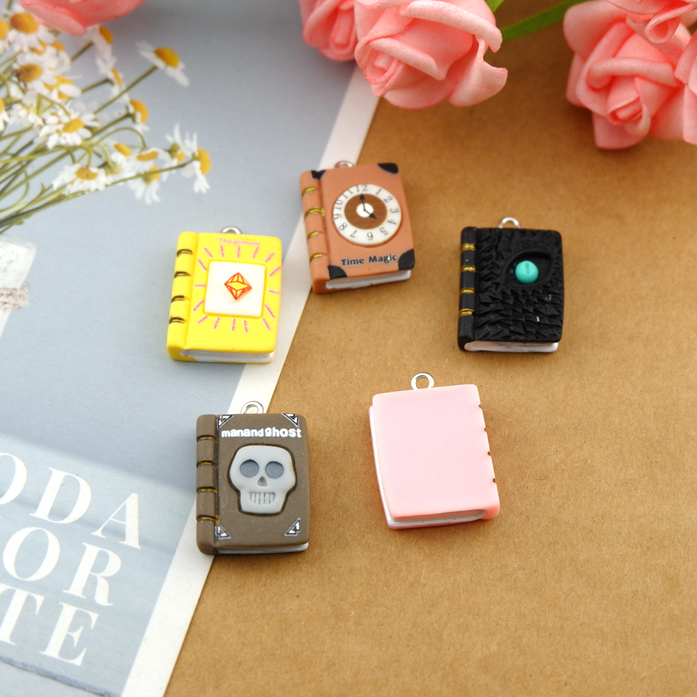 Cute Magic Book Earring Charms - مراجعة Resin Art Made Simple Book وسعره