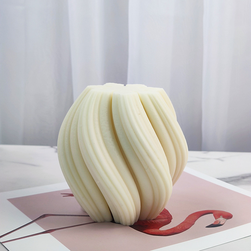 Geometric Striped Column Candl - مراجعة Resin Art Furniture وسعره